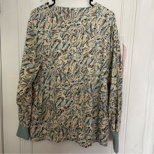 Crest uniform/scrub long sleeve. 2 pockets